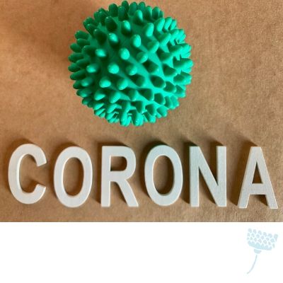 Corona bal en letters